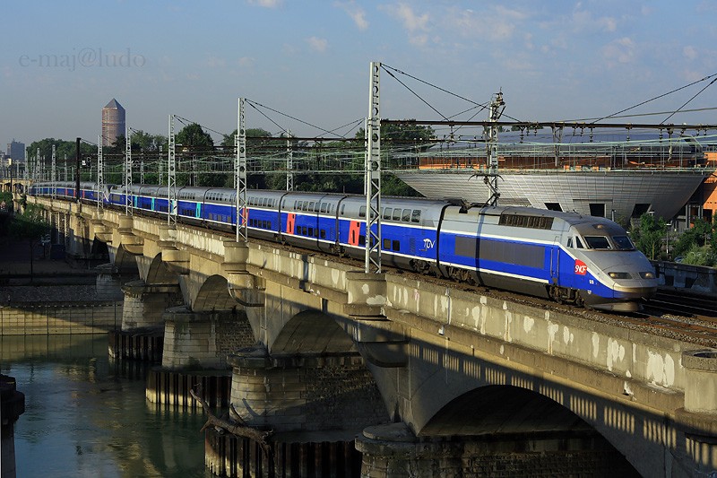 UM TGV RD&Duplex.JPG